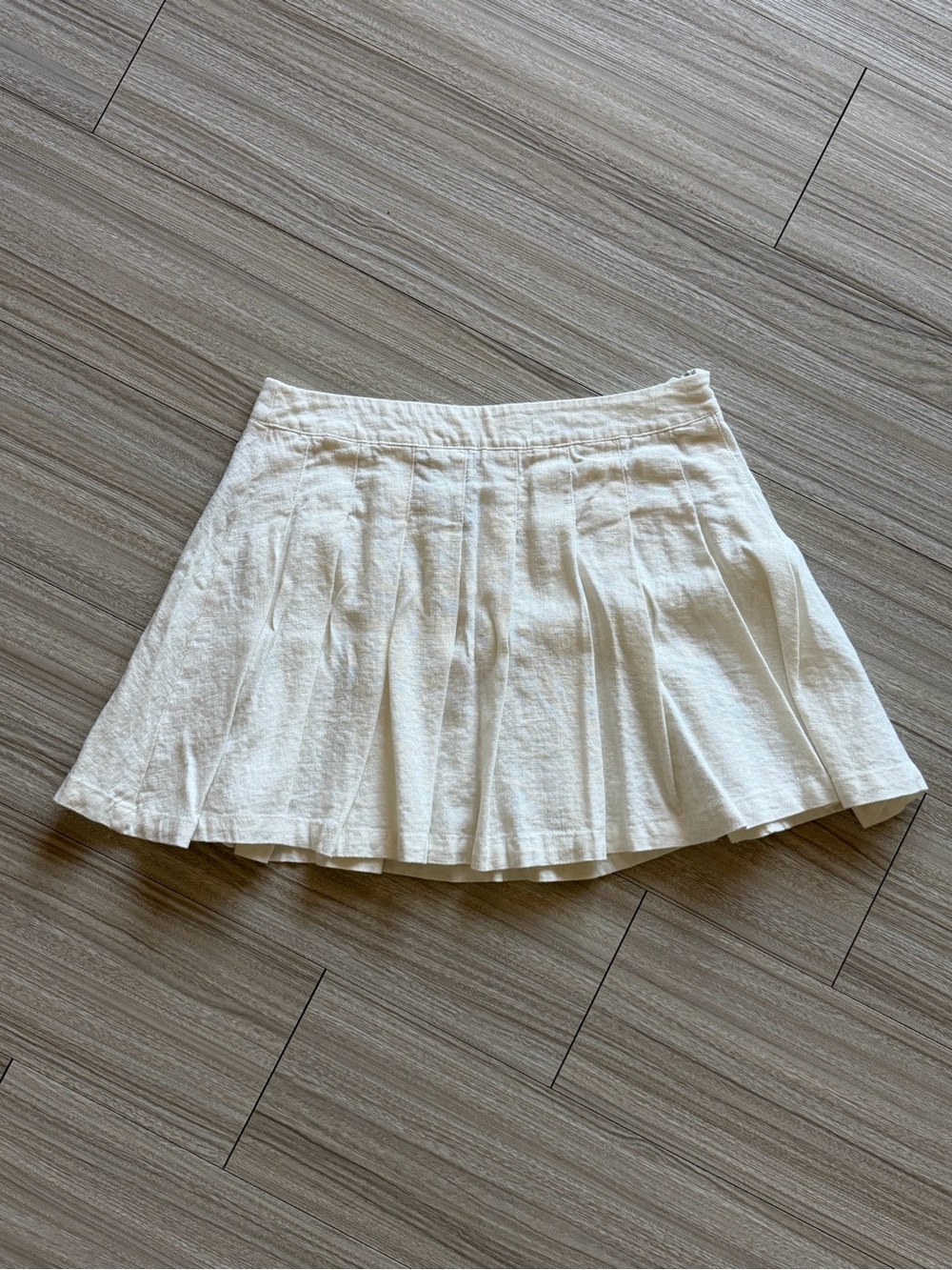 Forever 21 Mini Pleated Skirt in White
